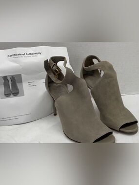 Tory Burch, size 8.5, Suede taupe Peep-Toe Ankle-Strap Heels